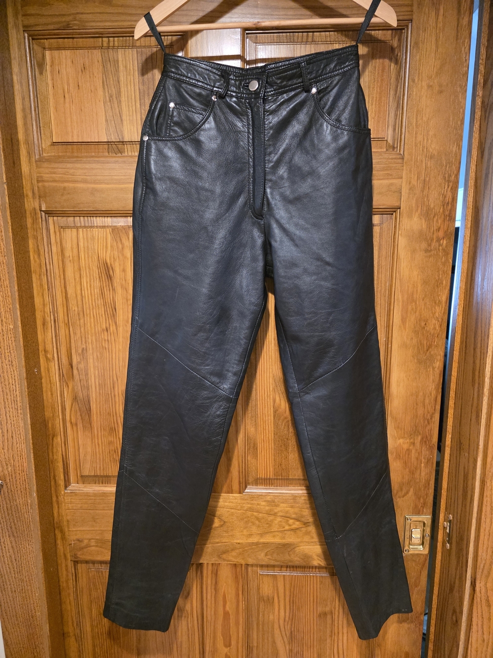 VINTAGE Wilsons Black leather Pants, Straight Fit US Size 6, Fits Like US 4